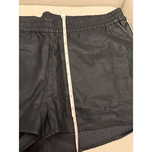 Twist and Tango Black Faux Leather Shorts Elastic Waist Casual Summer Sz 40 L/XL - Picture 3 of 7